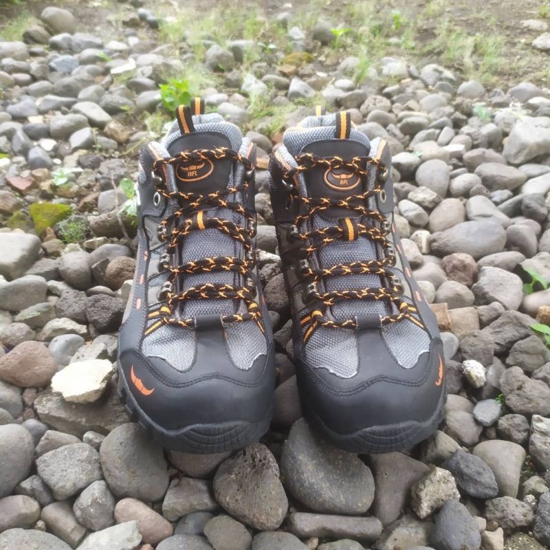 Sepatu outdoor BFL