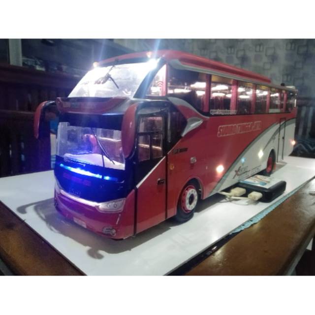 Miniatur bis Sudiro Tungga jaya bagaz nfu skala 1 20 full lampu strobo