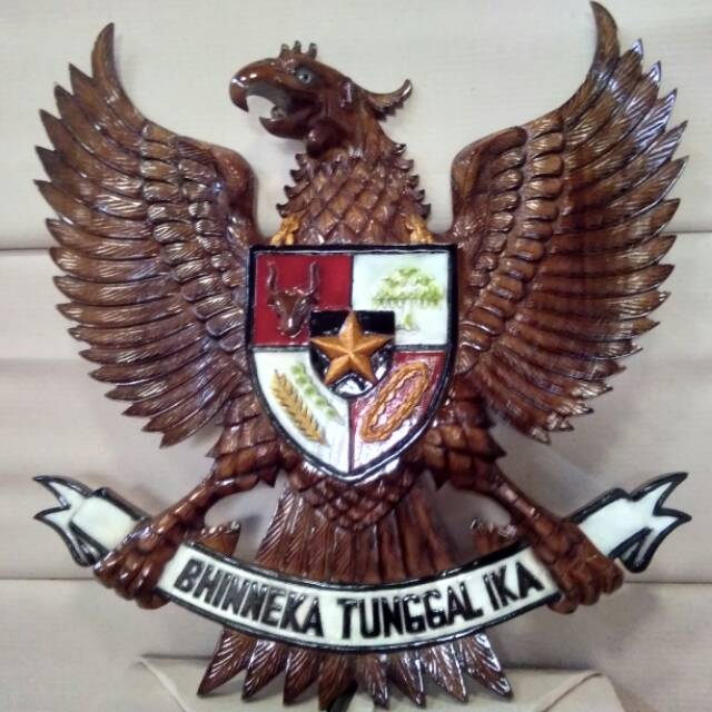 Patung Kayu Garuda Pancasila