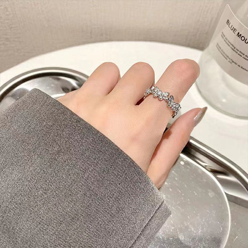 Cincin Jari Telunjuk Model Terbuka Dapat Disesuaikan Desain Kupu-Kupu Aksen Kristal Berlian Imitasi Gaya Korea