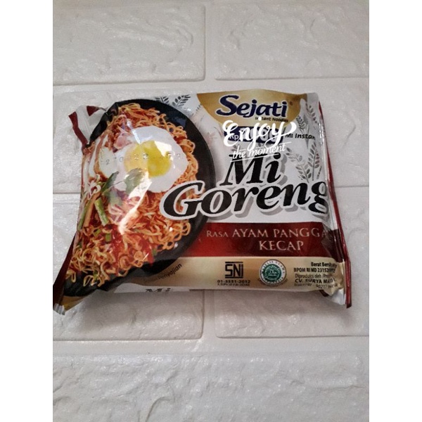 Mie Sejati rasa Soto ayam,Kaldu ayam,Ayam Cabe dan mi goreng ayam panggang kecap dari Makassar