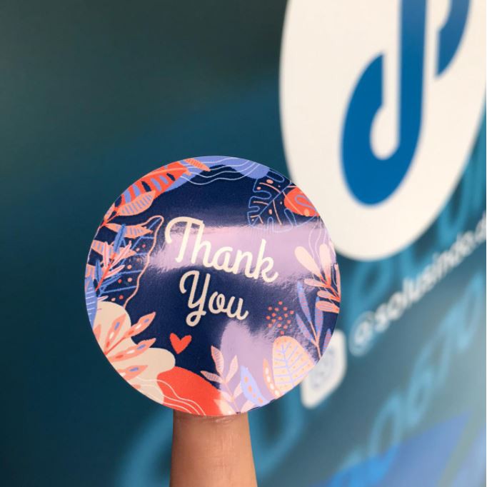 

Cetak Sticker Logo Vinyl Anti Air MATTE/GLOSSY Label Makanan Minuman Free CUTTING - 100 Pcs