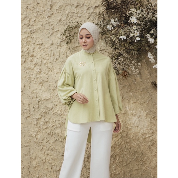 BROOKLYN BLOUSE  WEARING KLAMBY