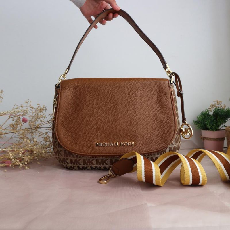 MK Bedford Medium Convertible Shoulder Bag Beige/Ebony