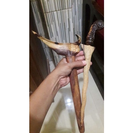 deder keris.kayu galih asem ukir