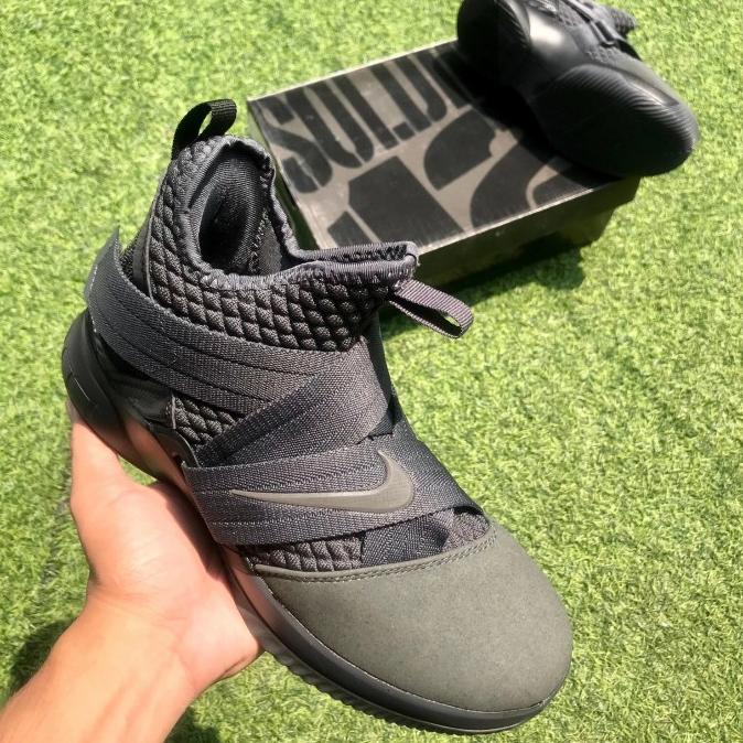 Sepatu Basket Nike Lebron Soldier 12 Black Grey Women Emfadedid