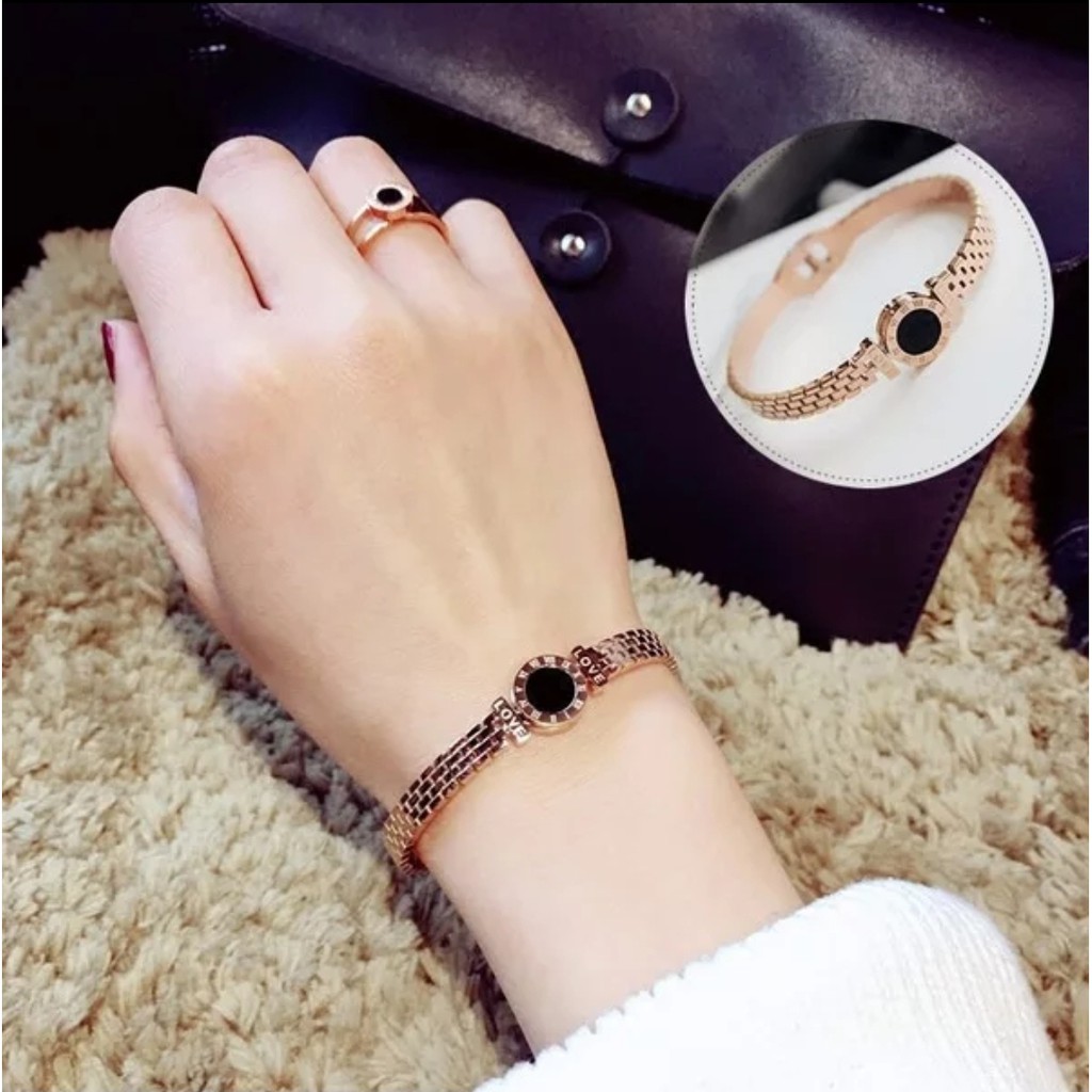 Gelang Bangle Titanium Angka Romawi Love Desain Round Resin Hitam Tersedia Warna Rose Gold, Gold dan Silver