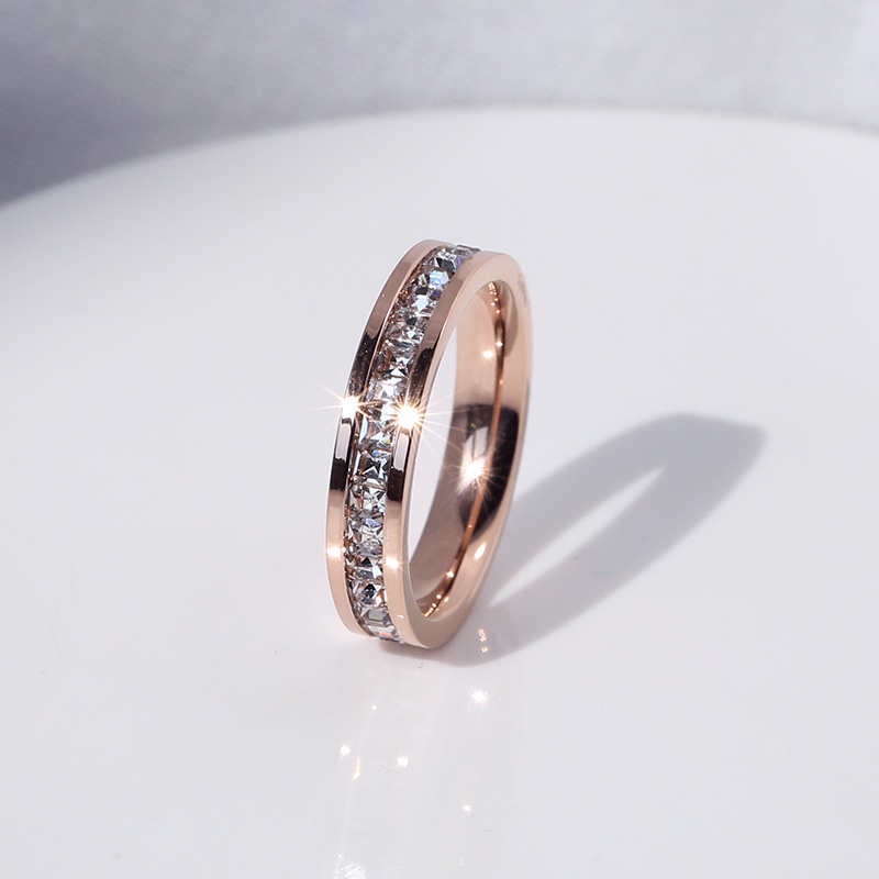 Cincin Berlian Wanita Rose Gold 18K Emas Titanium Steel Hypoallergenic Tidak Pudar  Hadiah Liburan Terbaik