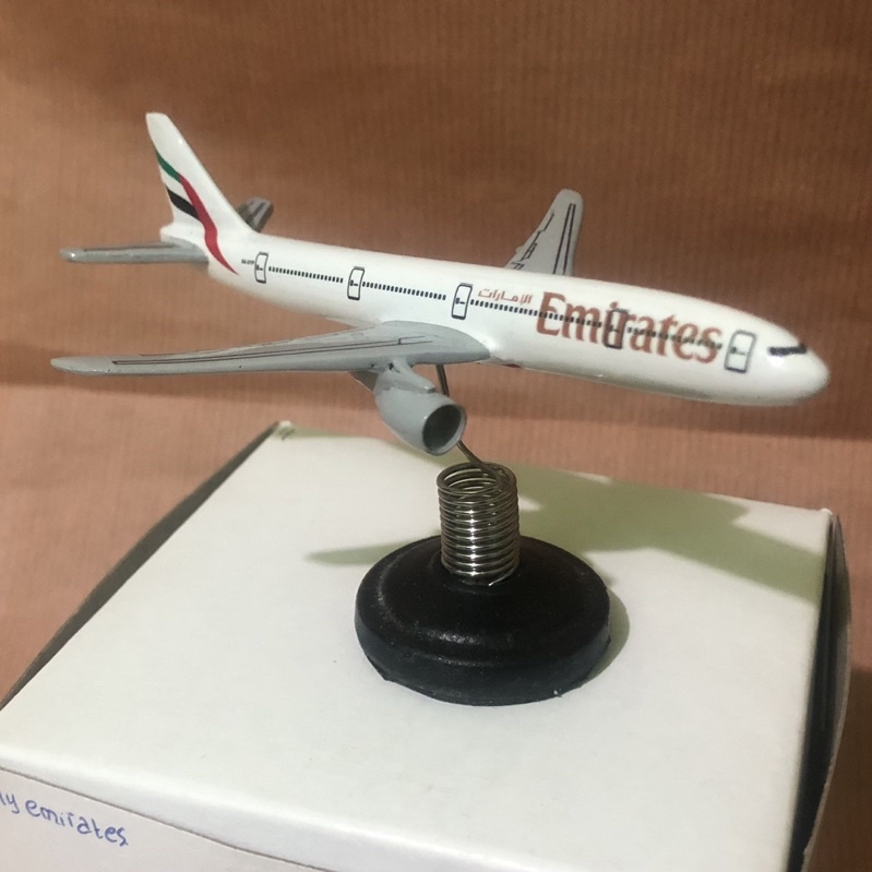 miniatur pesawat per fly emirates
