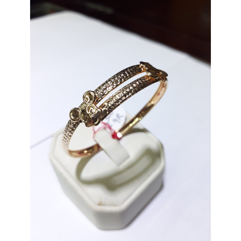 Gelang bayi emas kuning 70% berat 2.3 gram model mickey mouse diameter 4cm. Baby gold bangle