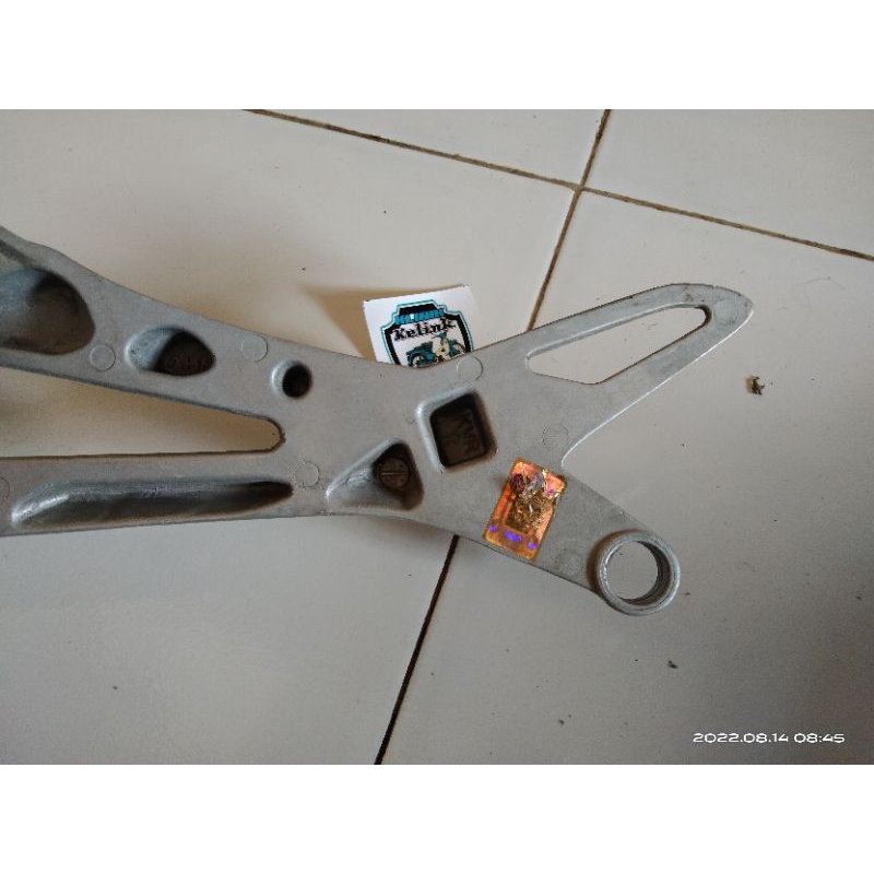 footstep postep belakang Revo lama Supra 125 lama ORI baru AHM kanan saja non pack