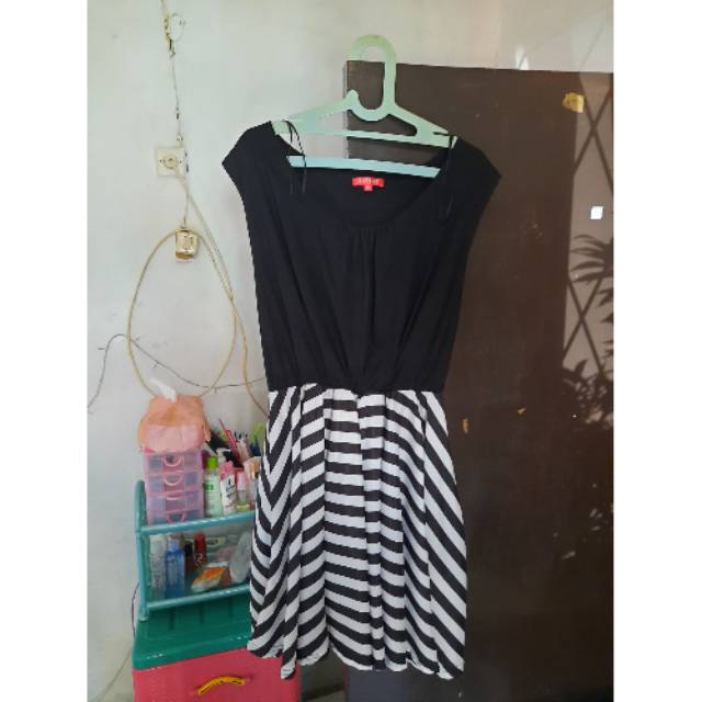 Gaun dress pesta jumbo ezpresso preloved
