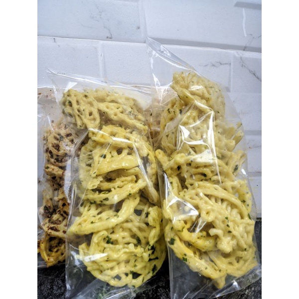 

KERUPUK MIE PEDAS DAUN JERUK