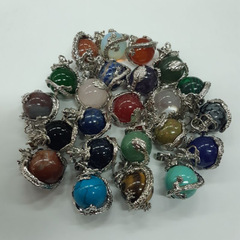 Liontin giok naga bulat