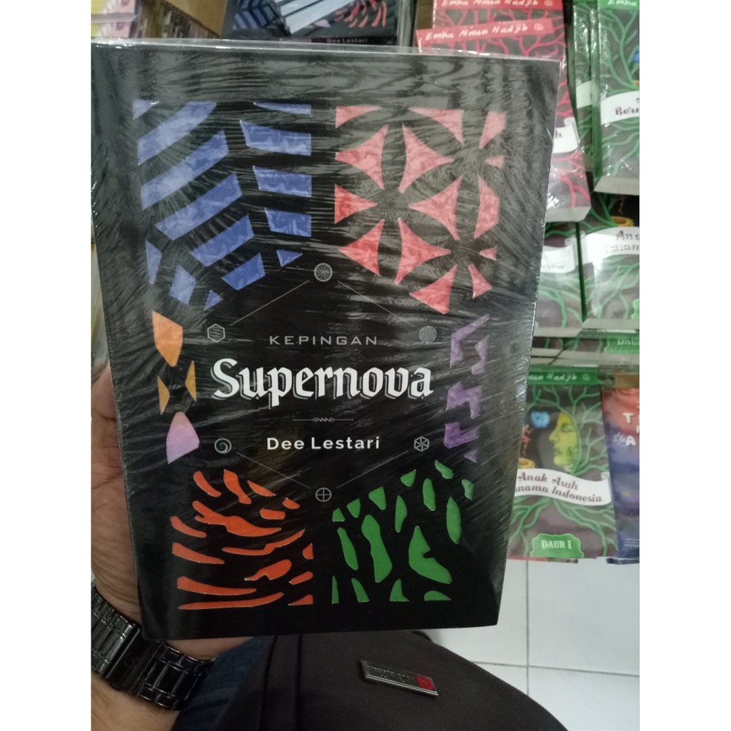 KEPINGAN SUPERNOVA DEE LESTARI