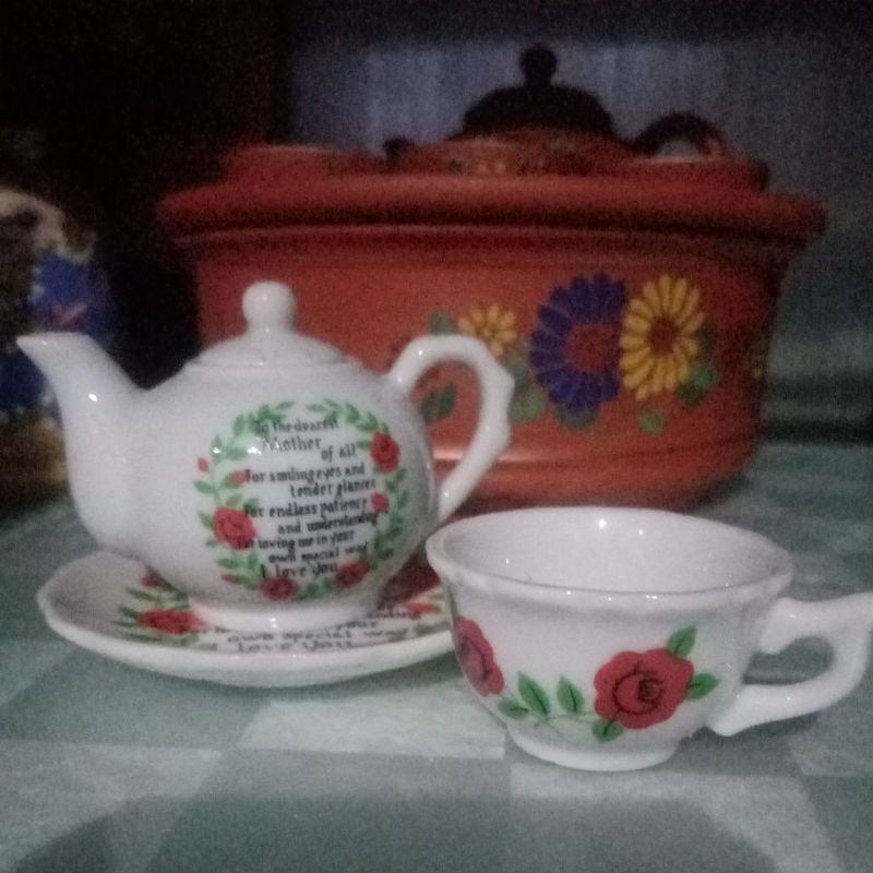 Miniatur Set Teko dan Gelas Teh dari Keramik
