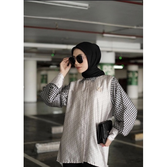 Mono Shirt - Khaki Size M Vanillahijab
