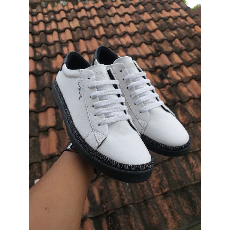 sneakers viral vindicator white pria/wanita