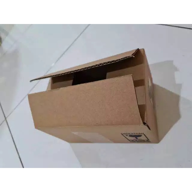 hokkiterus21 Kardus dus box paking packing stiker awas pecah fragile karton tebal 23x23x10