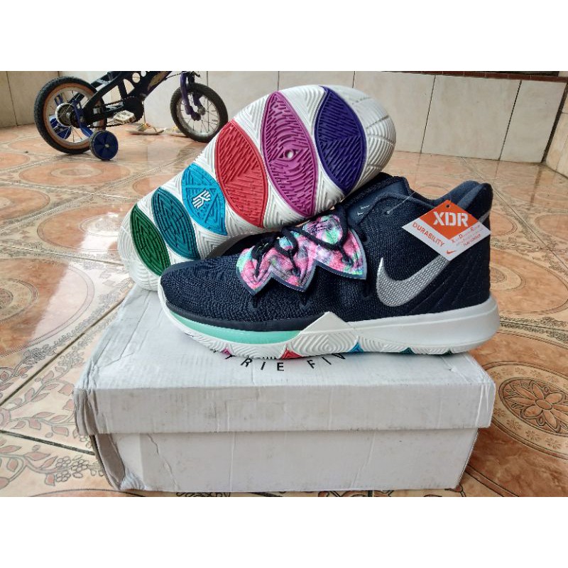 kyrie5 multicolor