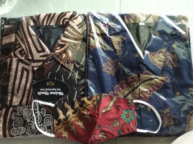 Ulu Kamulyan Navy Kemeja Batik Pria Bahan Batu Raden Lapis Furing