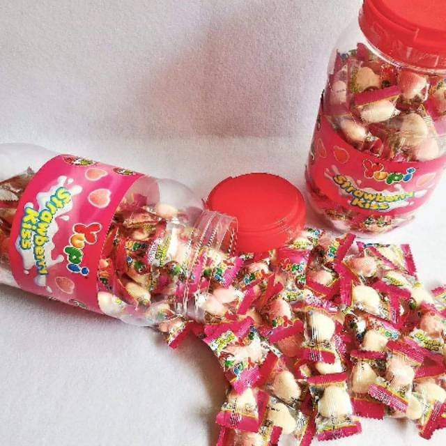 

Yupi Kiss Strawberry Jar