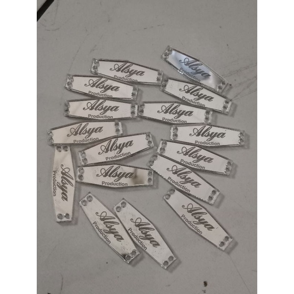 

50 pcs label Akrilik segi enam silver 1x3 cm