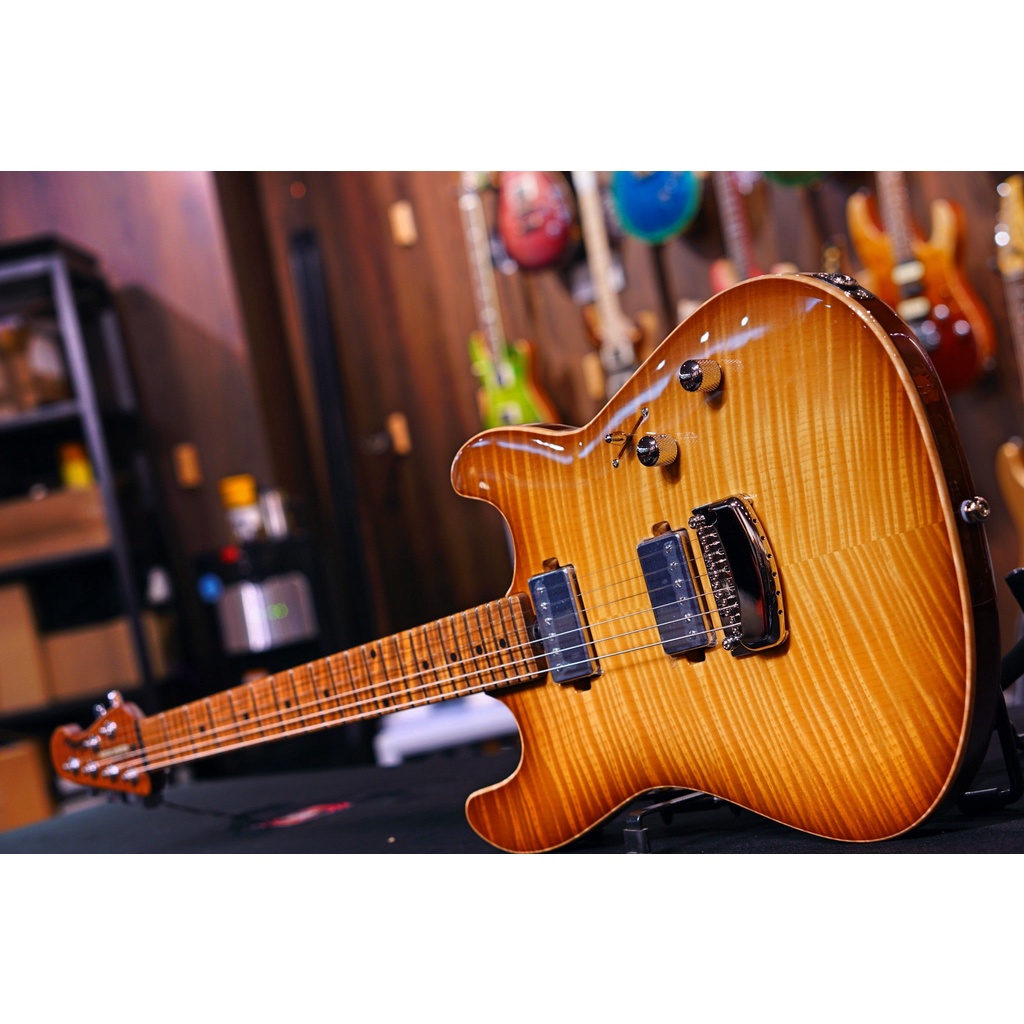 Ernie Ball Music Man Sabre - Honey Suckle G98442