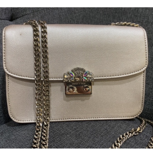 Preloved Tas Selempang Pesta Silver Charles n Keith