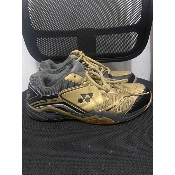 Sepatu badminton yonex court ace light original second bekas