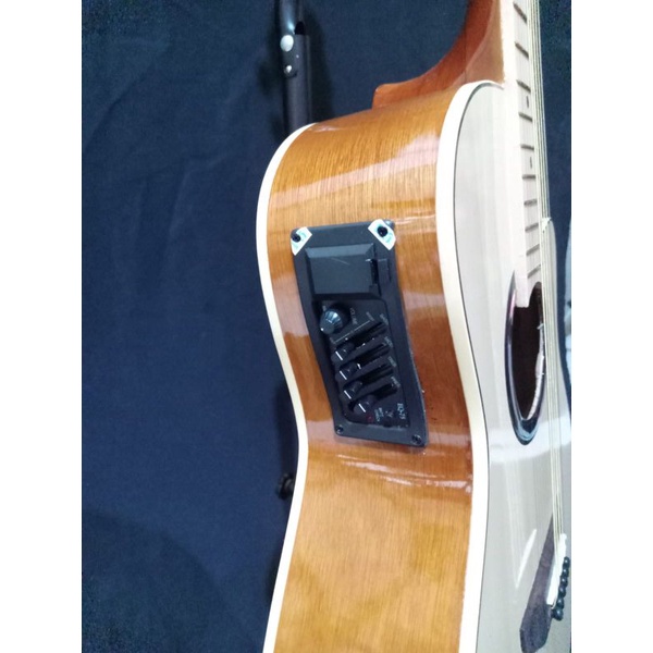 GITAR AKUSTIK ELECTRIK TAYLOR CUSTOM - sudah tanam besi