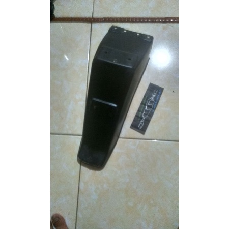 spakbor belakang suzuki crystal