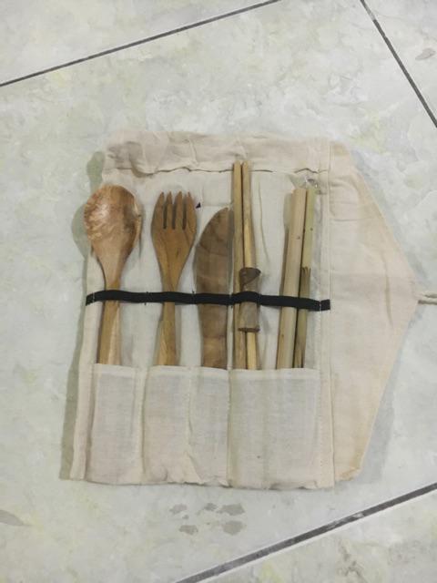 Alat Makan Jati Set + Pouch Sekat Blacu Alat Makan Kayu Alat Makan Unik Sendok Garpu Murah