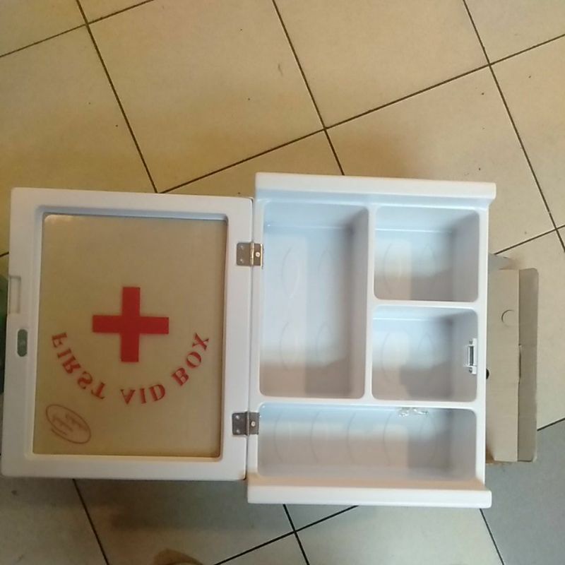 First Aid Box MC 11 Maspion/Kotak Obat P3K Dinding