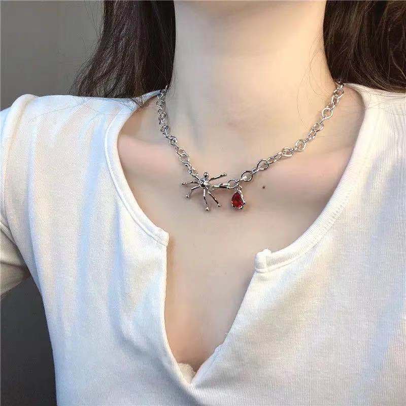 Kalung Rantai Klavikula Desain Laba-Laba Ruby Gaya Hip Hop Untuk Wanita