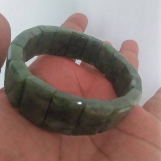 Batu gelang giok nefrit