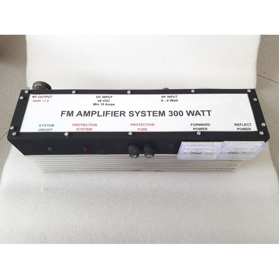 Amplifier FM Stereo 300 Watt