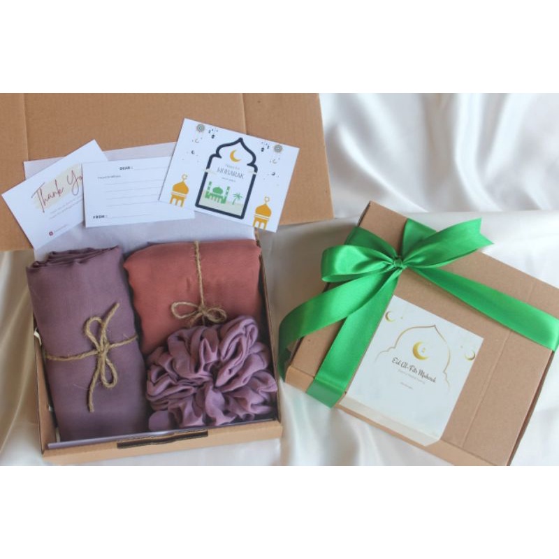 

Hampers Lebaran/ Scented candle/ Hijab/ Hadiah Lebaran/ Hampers idul fitri