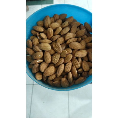 

kacang almond matang