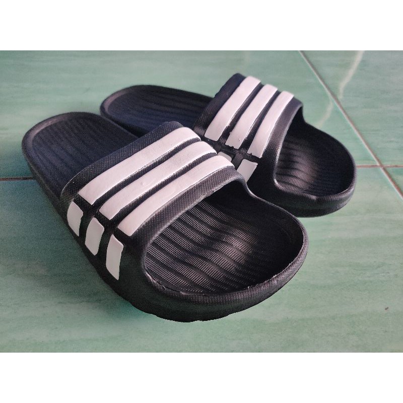 Sandal Gaul Slop Model Terkenal(Oricon)