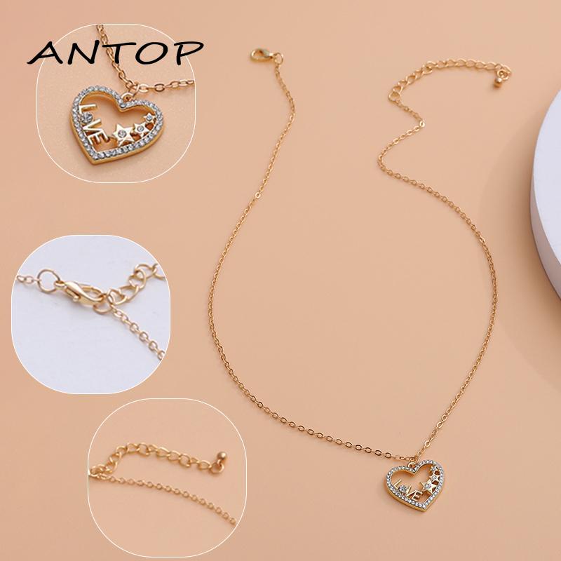 Kalung Rantai Dengan Liontin Bulan / Bintang / Kupu-Kupu / Tulisan LOVE Untuk Wanita