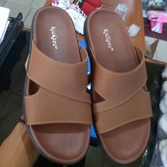  Sandal  kickers  pria  slop import ada 2 warna cream hitam 