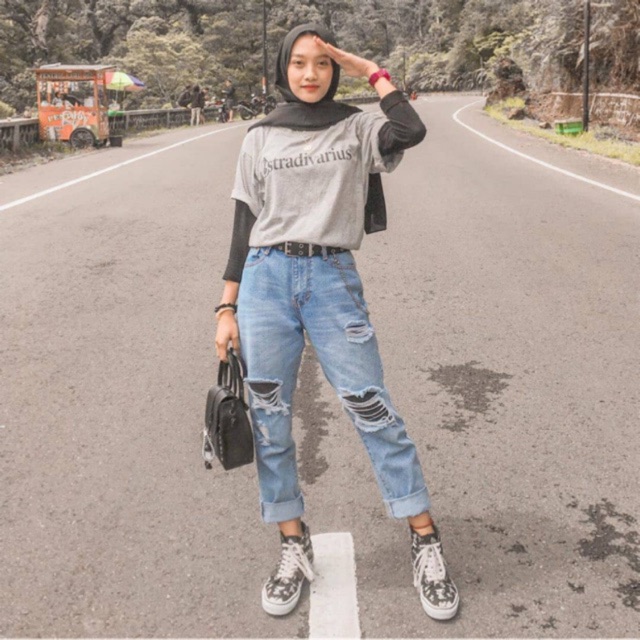 Boyfriend Milano Jeans ( Jeans Sobek Tidak Tembus )