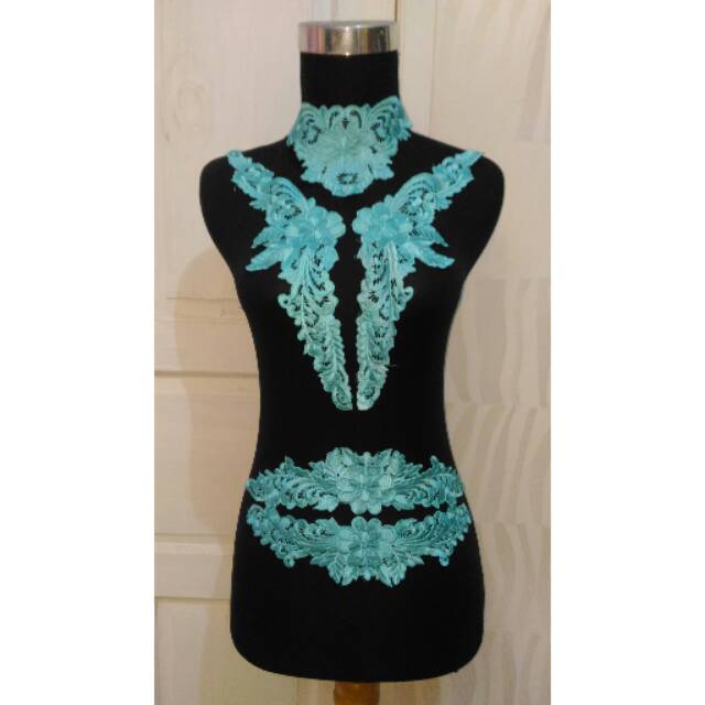 Renda bordir dada belahan bunga mawar