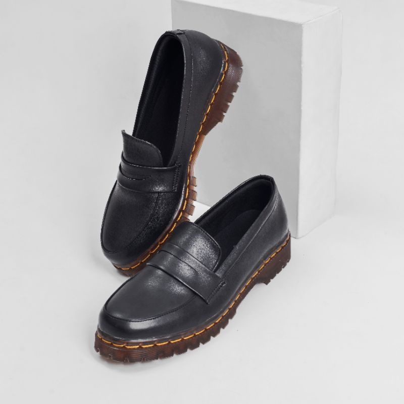 Sepatu Slip on Loafers wanita/Docmart&quot;LIVIA SHOES&quot;