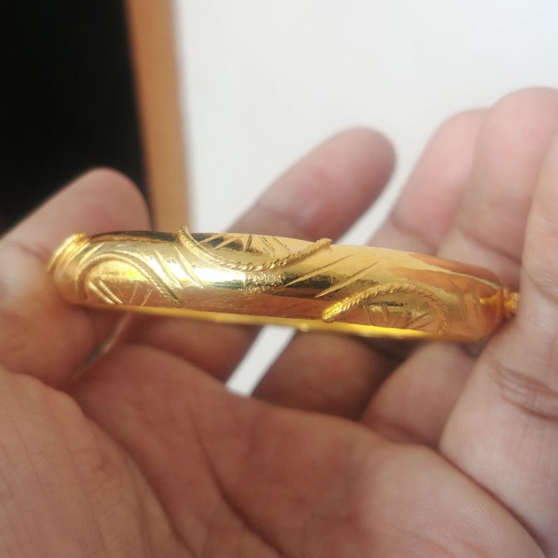 Gelang Bangle Motif Timbul  Berlapis Emas 24k