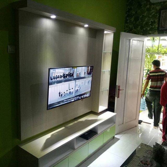 Backdrop tv/lemari tv