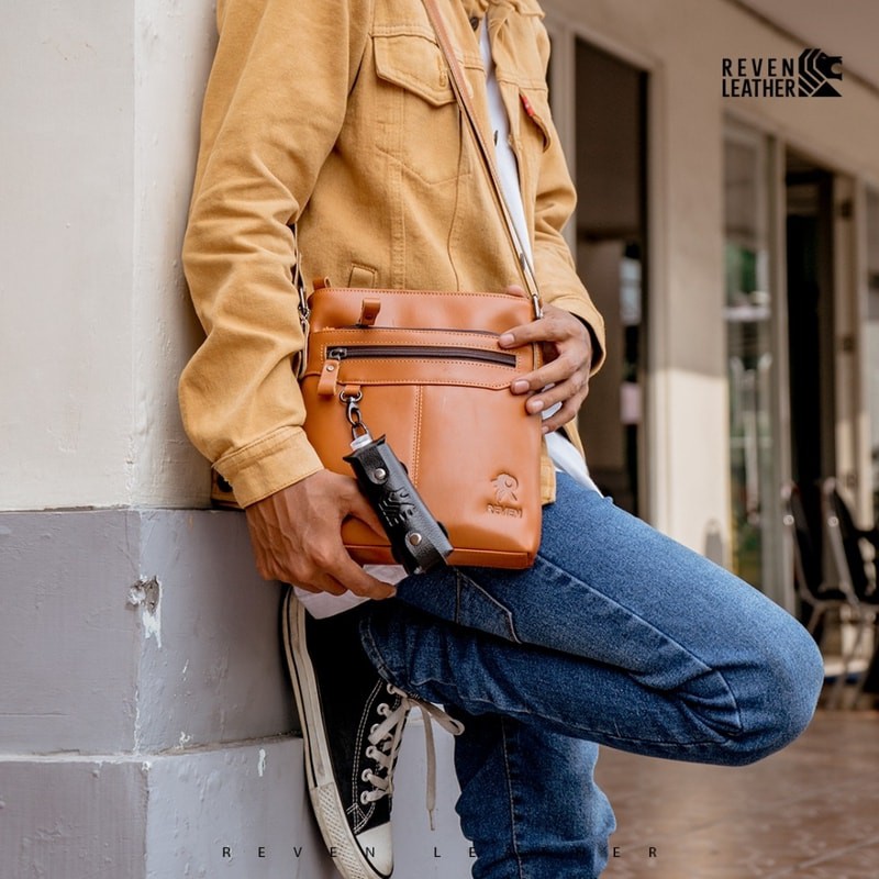 Tas Selempang Kulit Pria Slempang Waistbag Sling Bag Cowok Tas Pinggang Pria Kulit Sapi Asli Original Premium Keren Terbaru Key Holder Bag by Crown Leather Crownleather Store