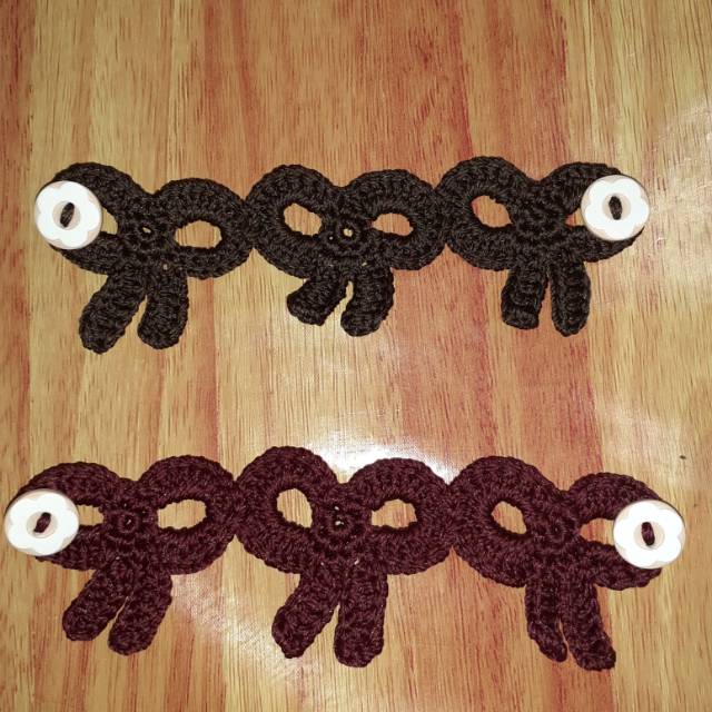 Konektor masker rajut motif pita