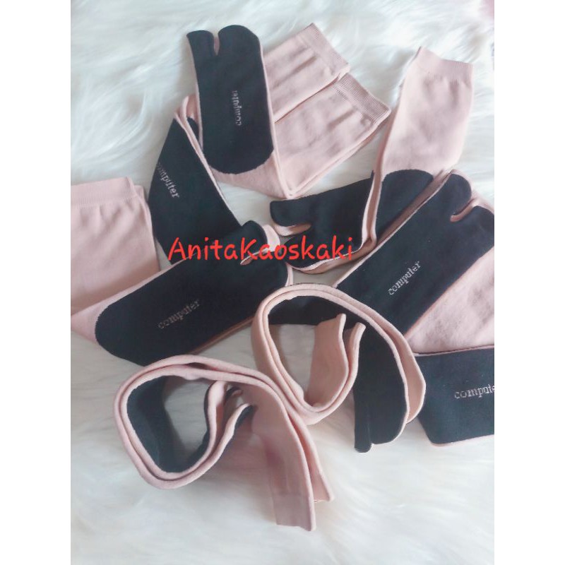 Kaoskaki jempol coklat telapak hitam-2